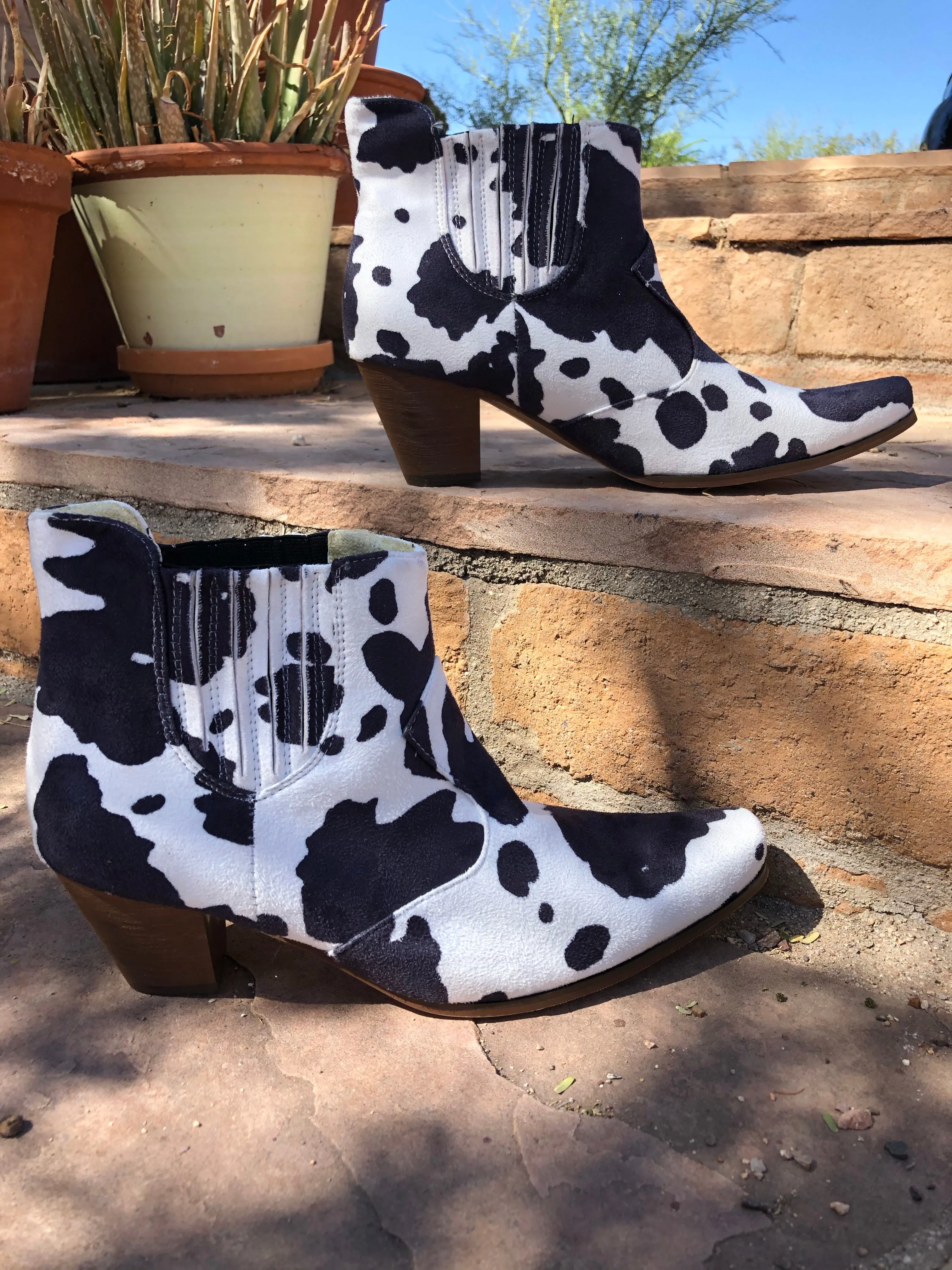 Cow Print Western Boots / 8